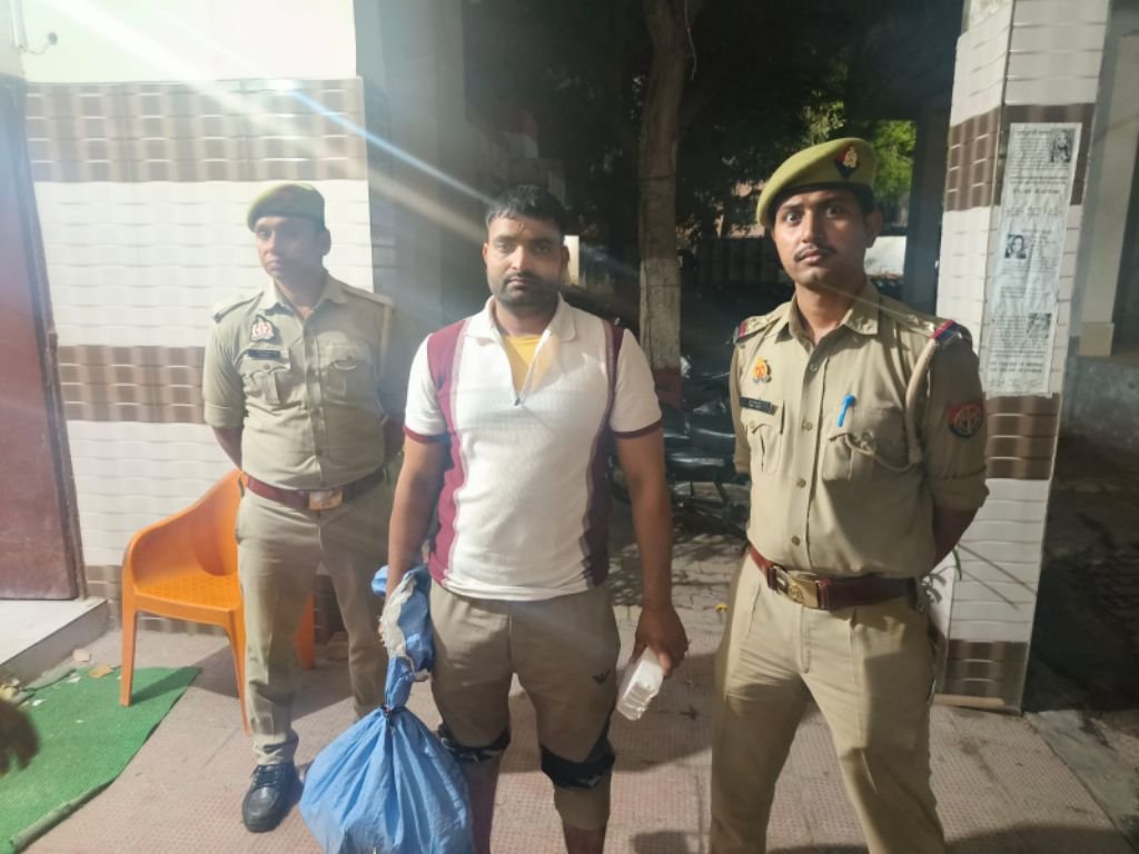 मथुरा 12 4 2025*थाना कोसीकलां पुलिस द्वारा एक शराब तस्कर को अवैध देशी शराब दोस्ताना ब्राण्ड उत्तर प्रदेश मार्का के साथ किया गिरफ्तार*