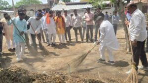 अयोध्या13अप्रैल25*विधायक ने अम्बेडकर जयंती की तैयारी को लेकर अधिकारियों के साथ की बैठक