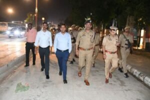 अयोध्या13अप्रैल25*सुरक्षा व्यवस्था को परखने के लिए ग्राउंड जीरो पर उतरे जिले के वरिष्ठ अधिकारी।
