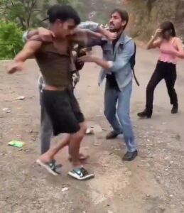 देहरादून के14अप्रैल25 सहस्त्रधारा में आपस में ही भिड़ गए पर्यटक