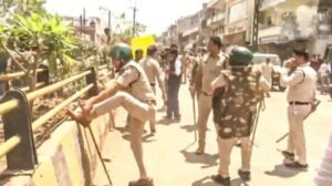 गुना14अप्रैल25* हिंदू संगठनों का प्रदर्शन, हमलावरों के घरों पर बुलडोजर चलाने की मांग पुलिस ने किया लाठीचार्ज...!*