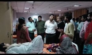 लखनऊ 15अप्रैल25बलरामपुर अस्पताल पहुँची मण्डलायुक्त रौशन जैकब!!