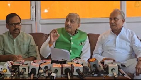 लखनऊ16अप्रैल25*कांग्रेस वरिष्ठ नेता व राज्यसभा सांसद प्रमोद तिवारी की प्रेस कॉन्फ्रेंस। लखनऊ16अप्रैल25*कांग्रेस वरिष्ठ नेता व राज्यसभा सांसद प्रमोद तिवारी की प्रेस कॉन्फ्रेंस।