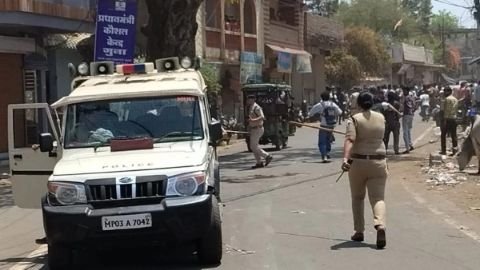 भोपाल17अप्रैल25*मध्य प्रदेश में मजाक बनी कानून व्यवस्था, कहीं धार्मिक जुलूस पर पथराव तो कहीं पुलिस पर हमला*