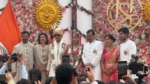 नई दिल्ली18अप्रैल25*बेटी हर्षिता की शादी में जमकर नाचे अरविंद केजरीवाल, जानें कौन हैं दामाद संभव जैन?