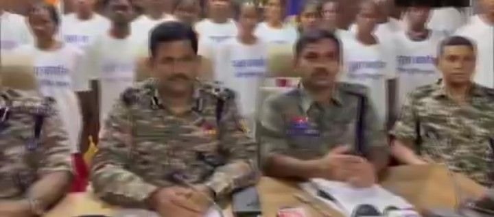 छत्तीसगढ़18अप्रैल25* के सुकमा में 9 महिला नक्सलियों समेत 22 नक्सलियों ने आत्मसमर्पण कर दिया  छत्तीसगढ़18अप्रैल25* के सुकमा में 9 महिला नक्सलियों समेत 22 नक्सलियों ने आत्मसमर्पण कर दिया