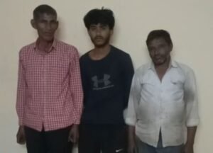 मथुरा 19 अप्रैल 2025* 52 तास के पत्ते व 1030/- रूपये सहित तीन अभियुक्त को किया गया गिरफ्तार*