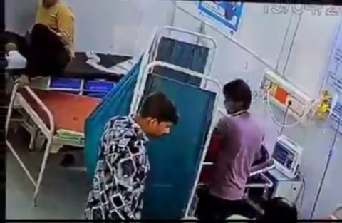 शामली20अप्रैल25*शामली में मानवता को शर्मसार करने वाली घटना सामने आई है शामली20अप्रैल25*शामली में मानवता को शर्मसार करने वाली घटना सामने आई है