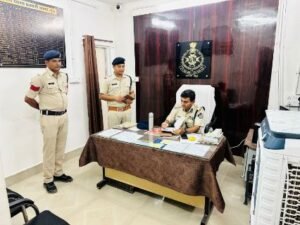 गुढ़20अप्रैल25*डीआईजी राजेश सिंह चंदेल ने गुढ़ थाना का निरीक्षण कर परखी व्यवस्थाएं* गुढ़20अप्रैल25*डीआईजी राजेश सिंह चंदेल ने गुढ़ थाना का निरीक्षण कर परखी व्यवस्थाएं*