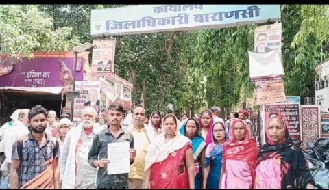 वाराणसी22अप्रैल25*पीडब्ल्यूडी द्वारा एक तरफा कार्यवाही को लेकर ग्रामीणों ने एडीएम से की मुलाकात*