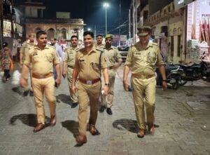 मथुरा 22 अप्रैल 25*शान्ति एवं सुरक्षा व्यवस्था को सुद्रण करने के लिए पैदल गश्त किया गया।
