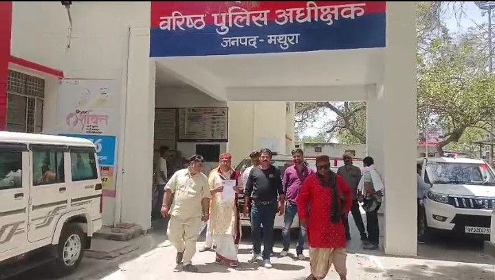 मथुरा23अप्रैल 25* अनुराग कश्यप द्वारा सोशल साइड इंस्टाग्राम खिलाफ ब्राह्मण समाज ने दिया एसपी को ज्ञापन*