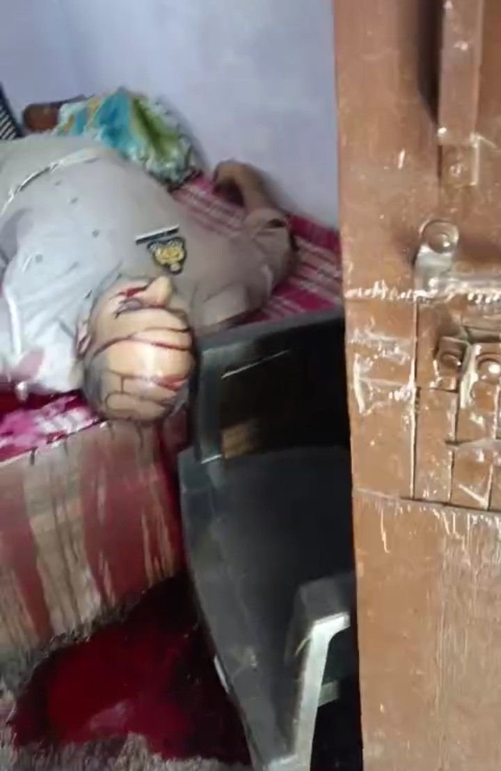 रामपुर 24अप्रैल25 कांस्टेबल सरकारी आवास में खुद को गोली मारकर आत्महत्या रामपुर 24अप्रैल25 कांस्टेबल सरकारी आवास में खुद को गोली मारकर आत्महत्या