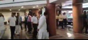 नई दिल्ली24अप्रैल25  देश के पक्ष विपक्ष सभी नेता सर्वदलीय बैठक में शामिल होने के लिए संसद भवन पहुंचे।