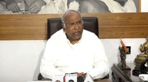 नई दिल्ली24अप्रैल25*आज की सर्वदलीय बैठक में सभी पार्टी के लोग मौजूद थे।