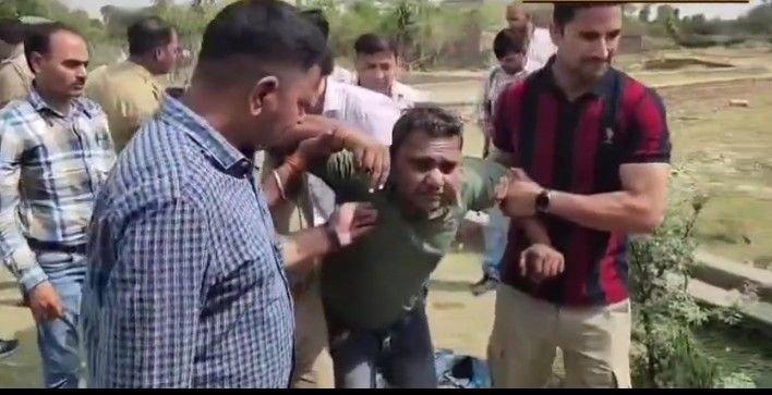 मथुरा26अप्रैल25 भाजपा नेता की हत्या करने वाले दो शूटर मुठभेड़ में गिरफ्तार पुलिस ने अस्पताल में कराया भर्ती*