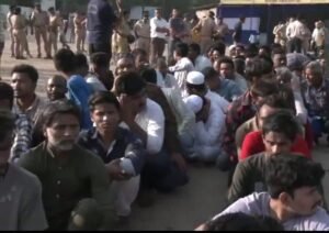 गुजरात26अप्रैल25 घुसपैठियों के ख़िलाफ़ अब तक की सबसे बड़ी कार्यवाही। गुजरात26अप्रैल25 घुसपैठियों के ख़िलाफ़ अब तक की सबसे बड़ी कार्यवाही।