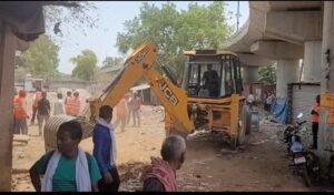 मिर्जापुर: 26अप्रैल 25 *प्रशासन ने ठाना है अवैध अतिक्रमण हटाना हैं*