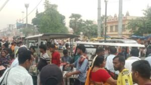 अयोध्या27अप्रैल25* राम मंदिर के निकासी द्वार पर गोल्फ कार्ड वाहन चालकों की चल रही है आजकल दादागिरी।