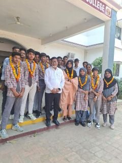 अयोध्या27अप्रैल25*यूपी बोर्ड परीक्षा में हाजी अमानत अली पब्लिक कॉलेज के‌ हाईस्कूल के सभी छात्र-छात्राएं ससम्मान हुए उत्तीर्ण