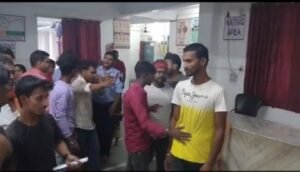 भागलपुर29अप्रैल25*मोटरसाइकिल कि जोरदार टक्कर, सरकारी अस्पताल मे चला हाई वोल्टेज ड्रामा