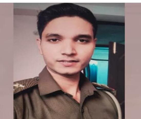 कानपुर नगर30अप्रैल25*रिश्वत लेते श्यामनगर चौंकी दरोगा अजय शर्मा पकड़ा गया*