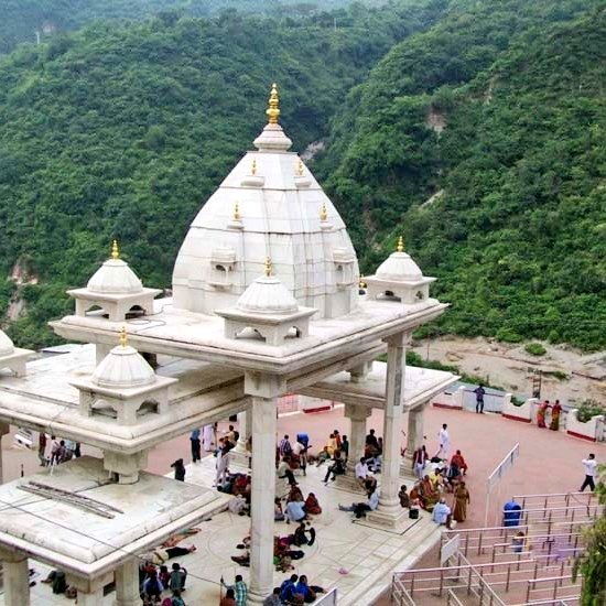 जम्मू कश्मीर01मई25पहलगाम आतंकी हमले के बाद माता वैष्णो देवी जाने वाले श्रद्धालु घटे।