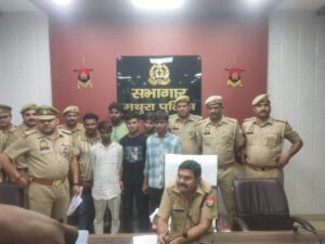 मथुरा 2मई25* 46 अदद मोबाईल फोन चोरी के व 600 ग्राम नशीला पदार्थ (अल्प्राजोलम पाउडर) के साथ 06 चोरो को किया गया गिरफ्तार*