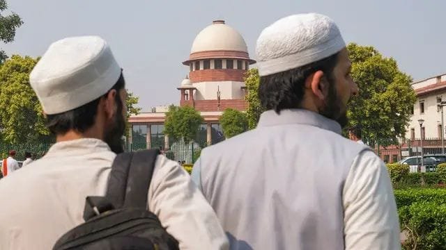 नई दिल्ली02मई25नए वक्फ कानून के खिलाफ याचिका लेकर सुप्रीम कोर्ट पहुंचे मोहम्मद सुल्तान, नई दिल्ली02मई25नए वक्फ कानून के खिलाफ याचिका लेकर सुप्रीम कोर्ट पहुंचे मोहम्मद सुल्तान,