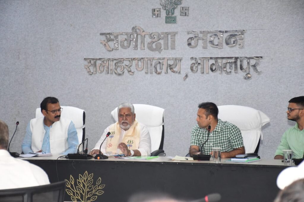 भागलपुर02मई25 माननीय मंत्री सहकारिता विभाग ने पदाधिकारियों के साथ की बैठक*