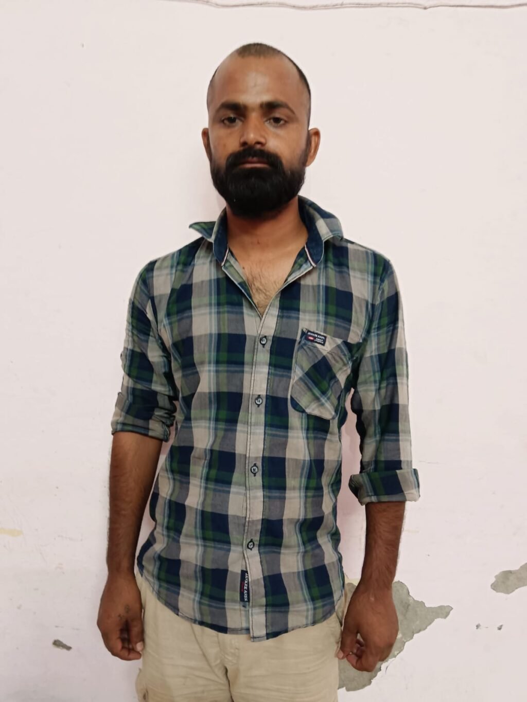 मथुरा 3 मई 25* भैंस चोरी करने के अभियोग में वांछित अभियुक्त को मय एक भैंस के साथ किया गिरफ्तार ।*