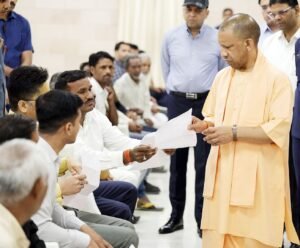 लखनऊ04मई25: मुख्यमंत्री योगी आदित्यनाथ ने आज आए लोगों की समस्याएं सुनीं।