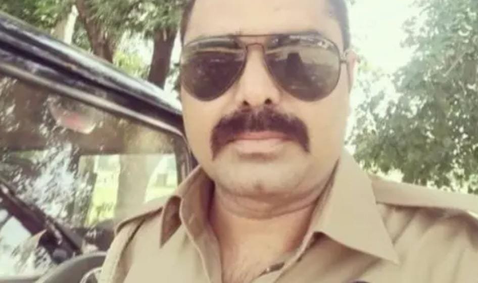 सोनभद्र04मई25 हेड कांस्टेबल मांधाता सिंह का रूम में मिला शव