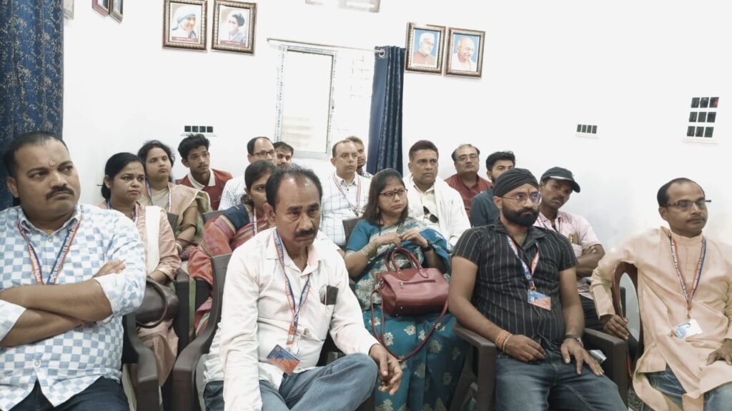 भागलपुर04नई25 आगामी कार्ययोजना को लेकर मानवाधिकार संगठन के प्रदेश कार्यालय में हुई बैठक*