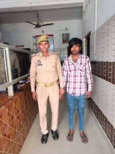 मथुरा 4 मई25 मोटर साइकिल चोर को मय 195 ग्राम नशीला पाउडर के साथ किया गिरफ्तार*