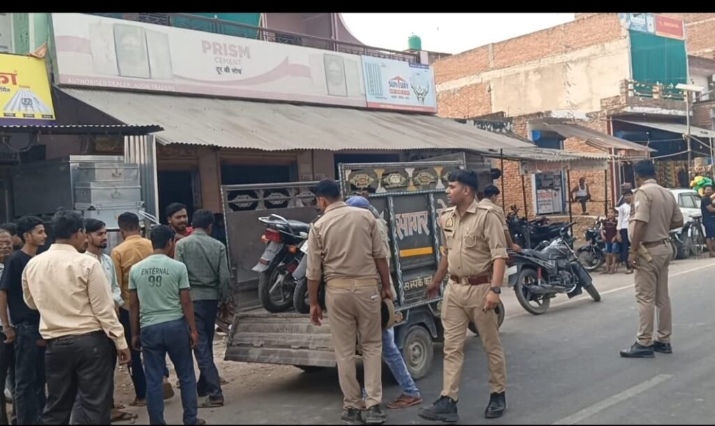 कौशाम्बी04मई25*दुकान में घुसकर व्यापारी के साथ दबंगो ने की मारपीट* कौशाम्बी04मई25*दुकान में घुसकर व्यापारी के साथ दबंगो ने की मारपीट*