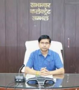 *संभल05मई25कलेक्टर ने स्कूलों पर लगाया जुर्माना!!*