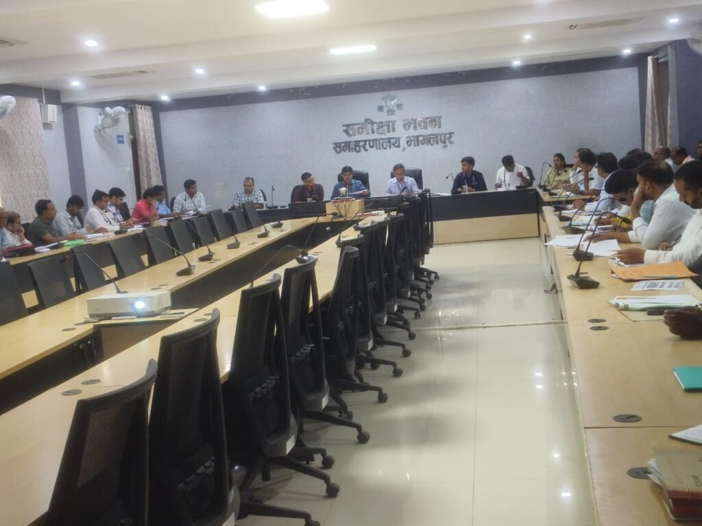 भागलपुर 05मई25 डीएम ने की डॉ0 अंबेडकर समग्र सेवा अभियान को लेकर बैठक*