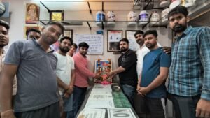 मथुरा9मई25* प्राचीन मंदिर मथुरा में गोपालजी महाराज बालरूप में अपनी माँ यशोदा जी के साथ विराजमान हैं।*