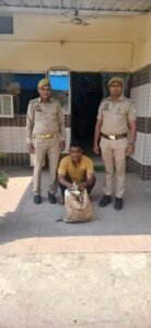 मथुरा 10 मई 25* शराब तस्कर को किया गिरफ्तार, अवैध देशी शराब हरियाणा मार्का बरामद ।*