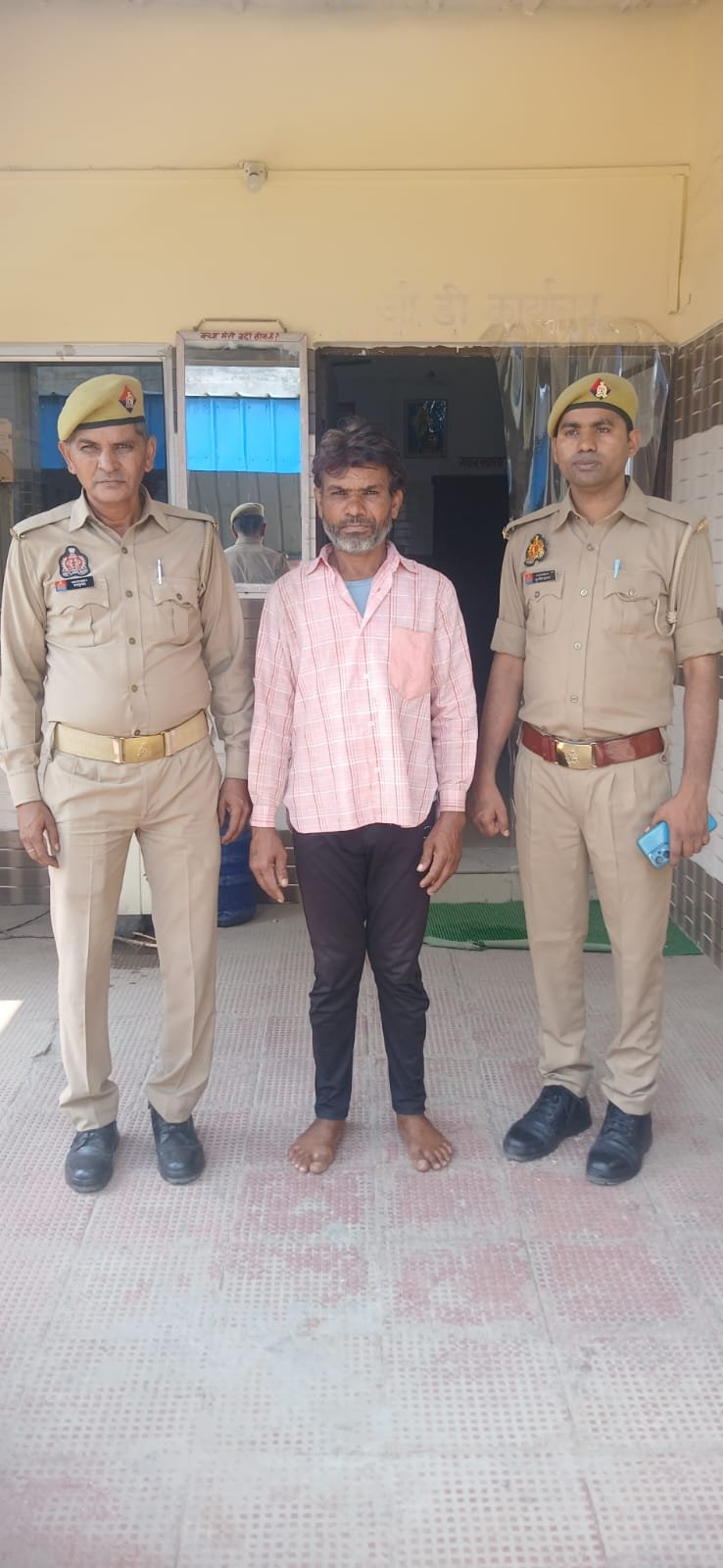 मथुरा 10 मई 25*कोसीकलाँ पुलिस ने एक अभियुक्त को किया गिरफ्तार, कब्जे से एक नाजायज चाकू बरामद ।*