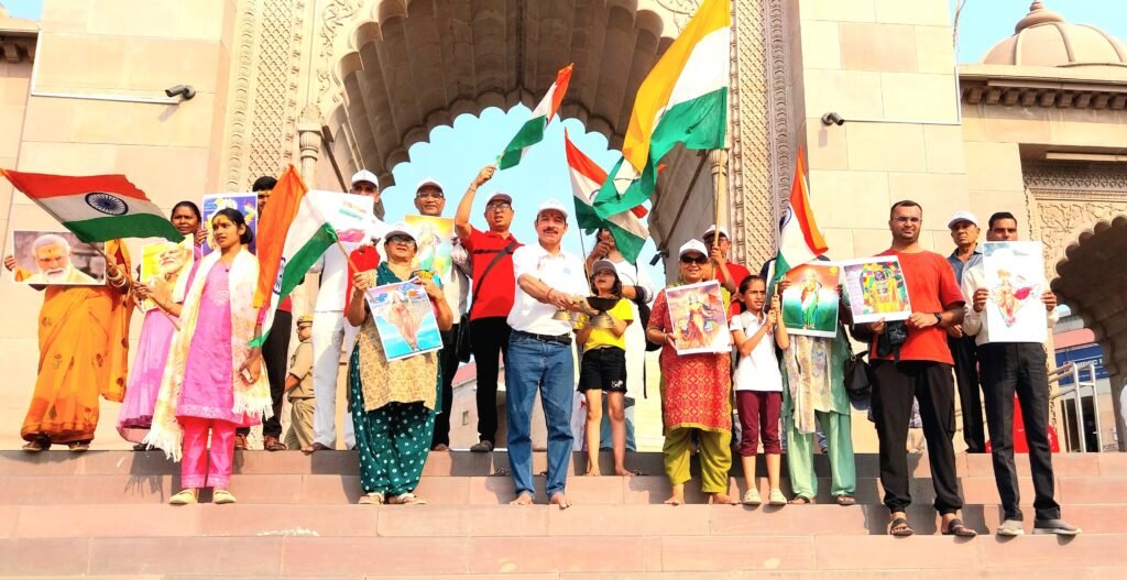 "वाराणसी12मई25*भारतीय सेना के शौर्य का गंगा द्वारा से किया अभिनंदन "