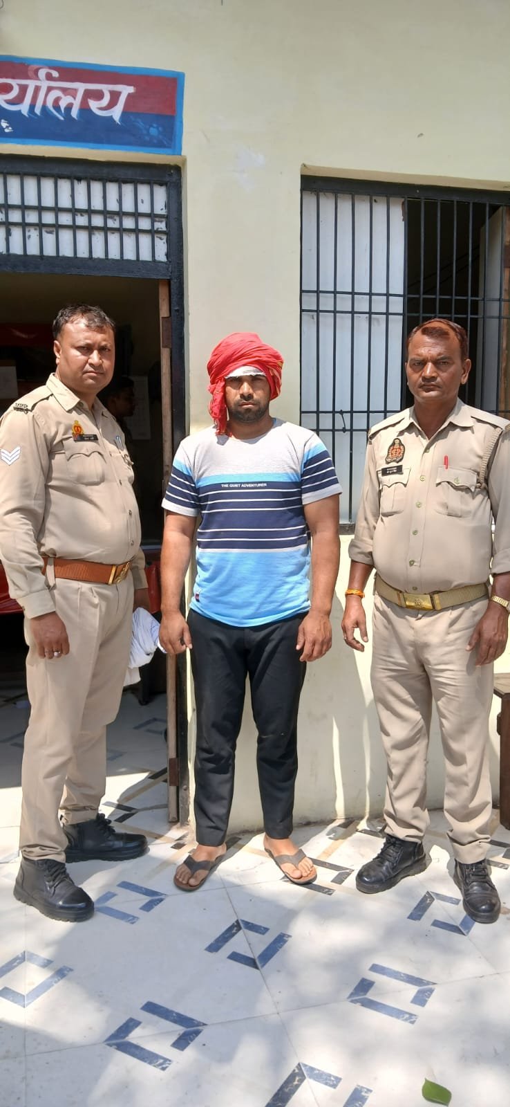 मथुरा 11 मई 25* महावन पुलिस द्वारा वांछित चल रहे अभियुक्त को गिया गया गिरफ्तार*