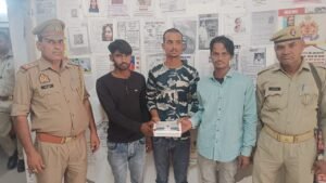 मथुरा 12 मई 25*थाना वृन्दावन पुलिस ने 03 अभियुक्त को 03 चोरी के मोबाइल के साथ किया गिरफ्तार ।*