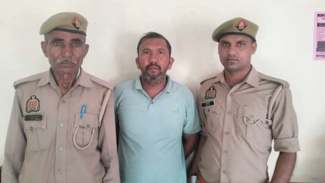 मथुरा 12 मई 25* फायरिंग कर दो व्यक्तियों को घायल करने वाले वांछित अभियुक्त को किया गिरफ्तार।*