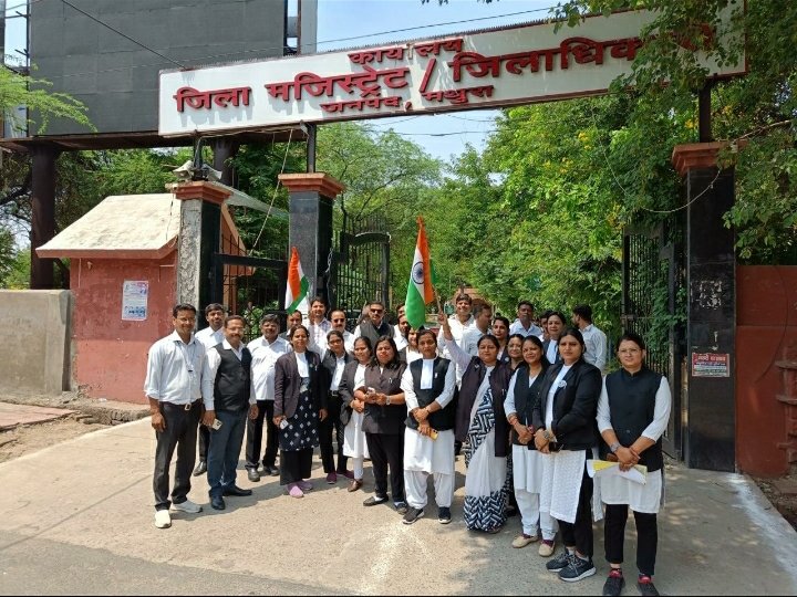 *मथुरा12मई 25*ऑपरेशन सिंदूर” की सफलता पर झंडा मार्च का आयोजन* *मथुरा12मई 25*ऑपरेशन सिंदूर” की सफलता पर झंडा मार्च का आयोजन*