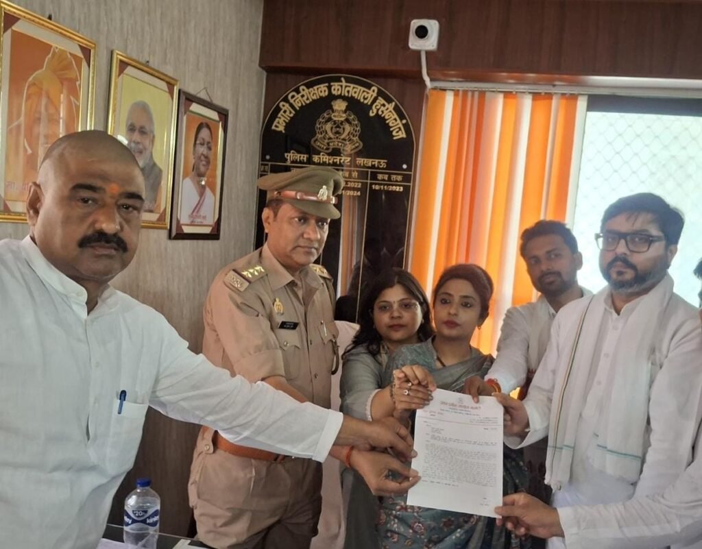 लखनऊ14मई25*सांसद तनुज पुनिया ने डीडी न्यूज चैनल के पत्रकार के खिलाफ थाना हुसैनगंज में प्रार्थना पत्र दिया* लखनऊ14मई25*सांसद तनुज पुनिया ने डीडी न्यूज चैनल के पत्रकार के खिलाफ थाना हुसैनगंज में प्रार्थना पत्र दिया*