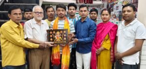 उत्तराखंड 16मई25* हल्द्वानी सीबीएसई बोर्ड की परीक्षा में गुरुतेग बहादुर स्कूल के टॉपर मनीष साहू का स्वागत किया