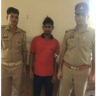 मथुरा 17 मई 25* नाबालिग बच्ची से बलात्कार करने वाले अभियुक्त को मौके से किया गिरफ्तार ।*
