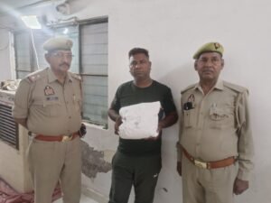 मथुरा 17 मई 25*एक अभियुक्त को किया गिरफ्तार, कब्जे से 870 ग्राम अवैध गांजा बदामद ।*